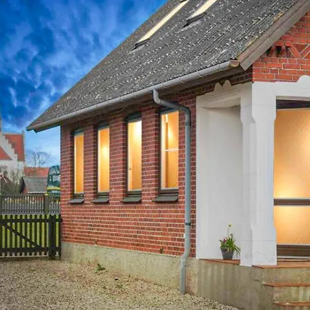 3 Bedroom Cozy In *