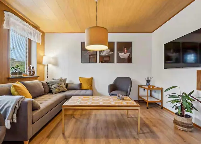 Holiday home 3 Bedroom Cozy In *